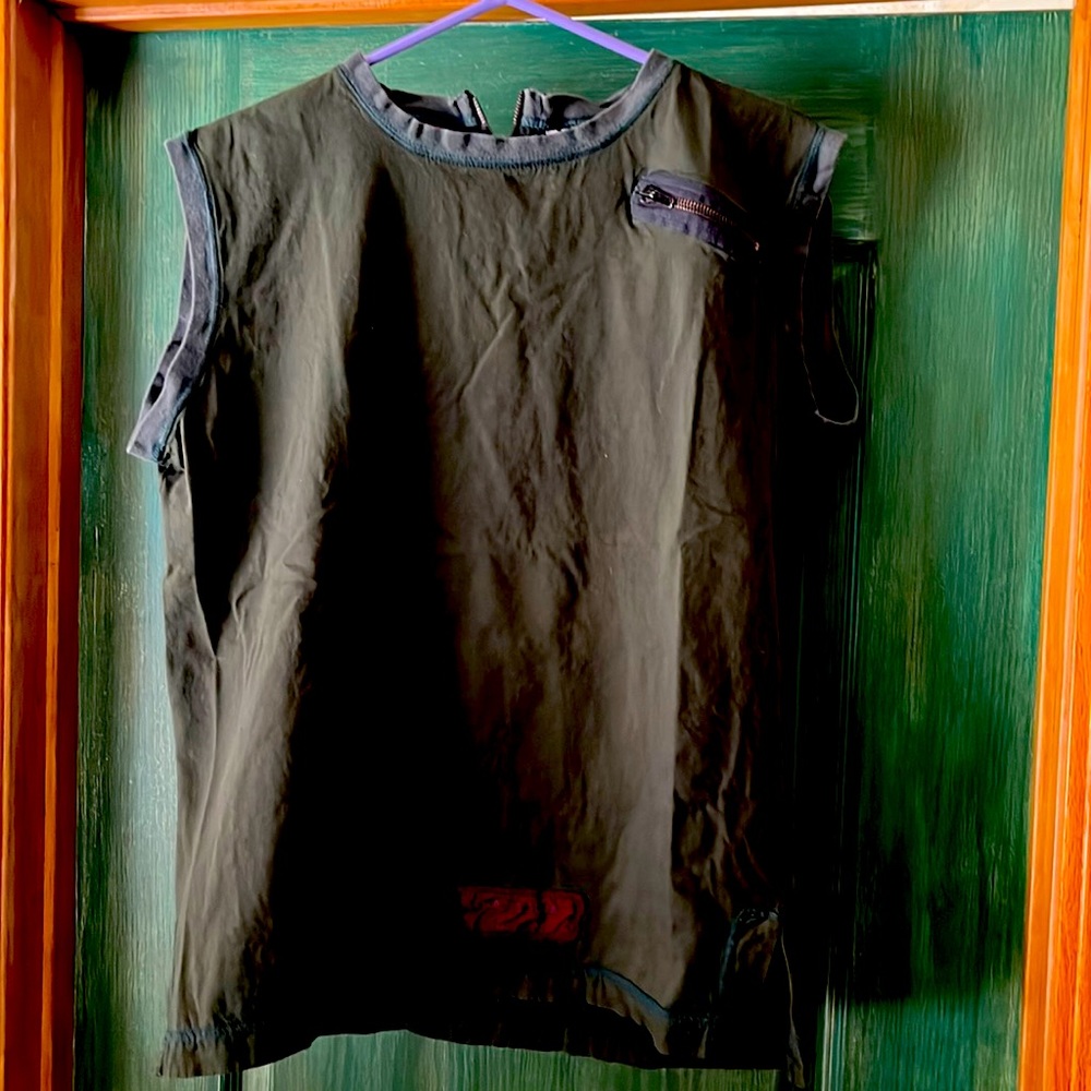 Sleeveless shirt, Red Button brand